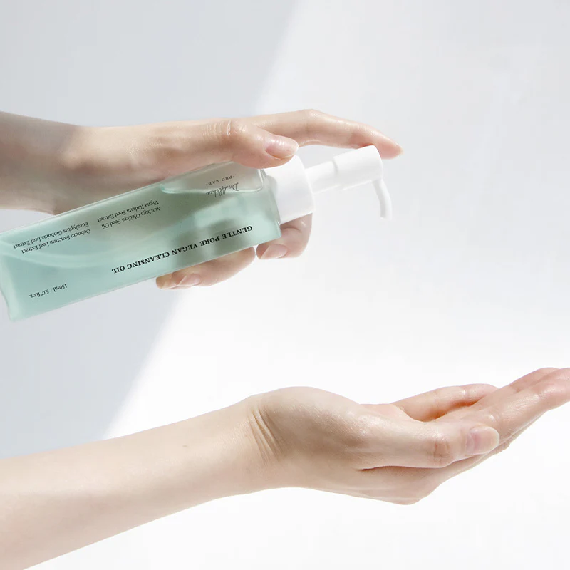 Gentle Pore Cleansing Oil - Image 4